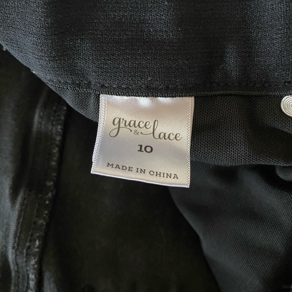 Grace & Lace waist shaper distressed jeans size 10 - Picture 4 of 4